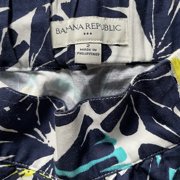 Banana Republic Mini Skirt with Pockets - Picture 2 of 2